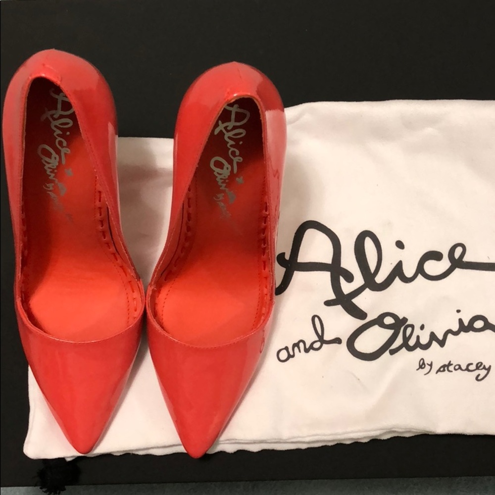 Brand new Alice and Olivia Coral pointed toe pump